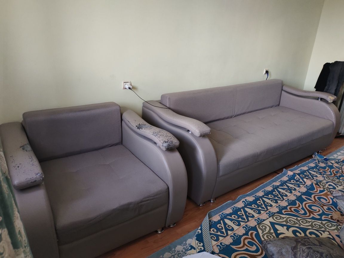 ПРОДАЕМ диван+ кресло
