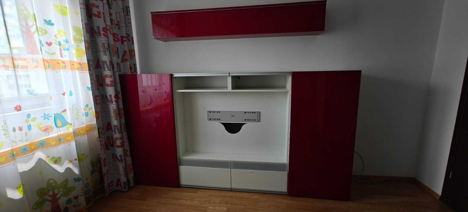 Vand comoda/dulap. Usoare urme de folosinta.