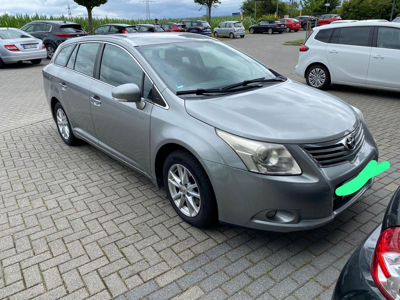 Toyota avensis an fabricație 2011