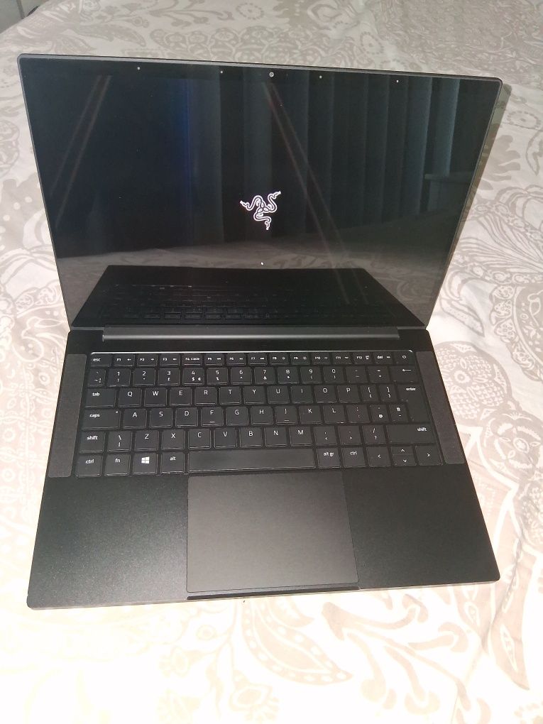 Razer Blade Stealth,  Oled , Tuch Screen, Перфектен !