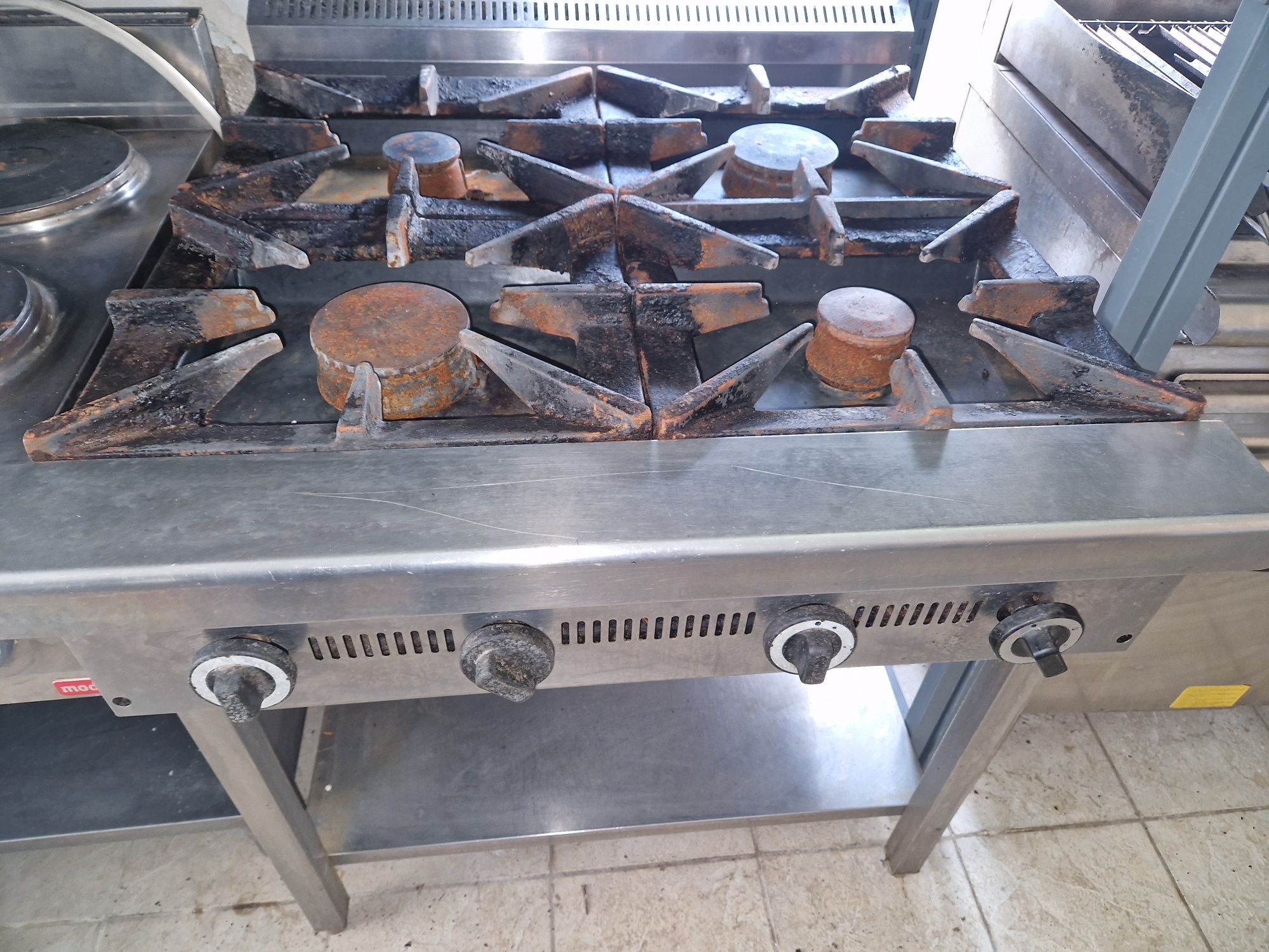 Aragaz 4 ochiuri, de.banc sau cu banc, din inox