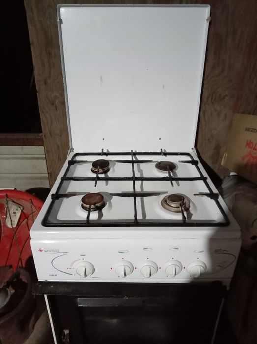 Продаю газовую плиту GeFest с балоном