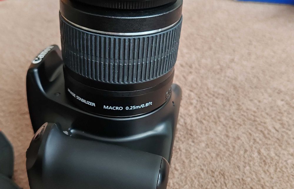 Фотоапарат Canon EOS 1100D с обектив 18-55mm и чанта