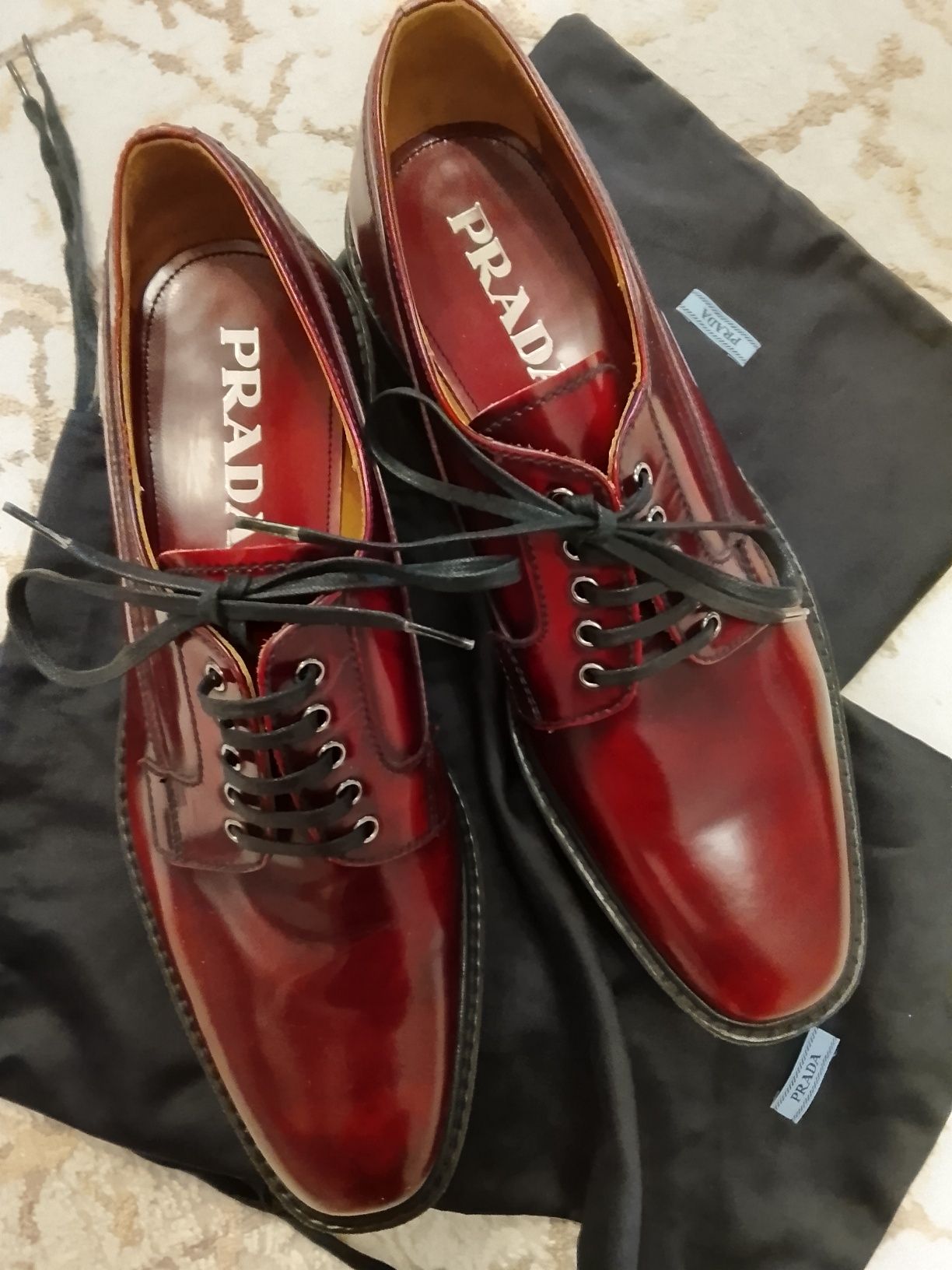 Продам оригинальные ботинки "Prada"