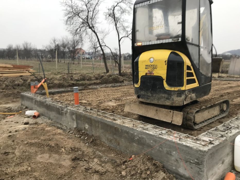 Execut lucrari cu miniexcavtor consolidari cladiri vechi