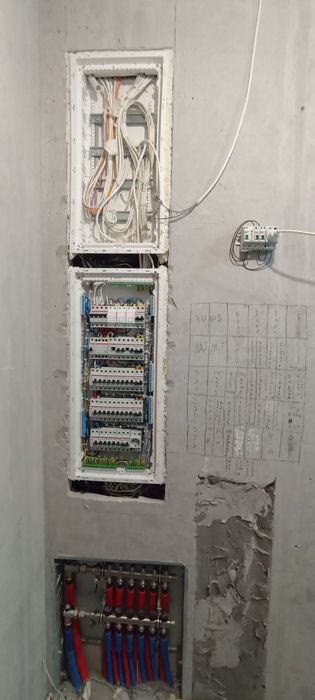 Электрик на част