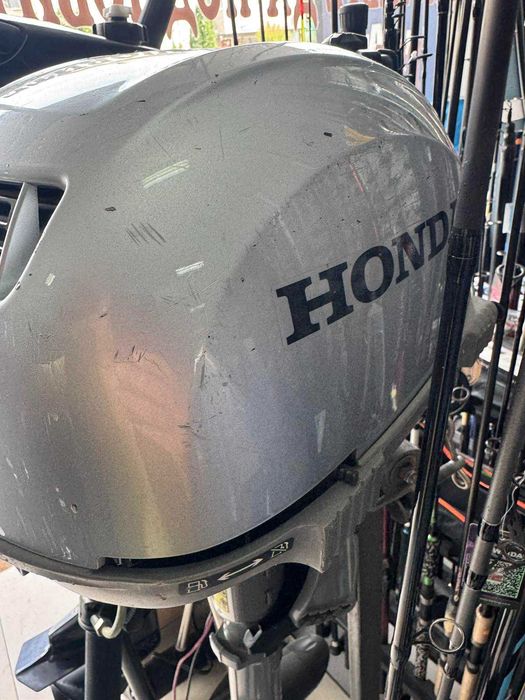 Продавам извънбордов двигател Honda 2.3 к.с