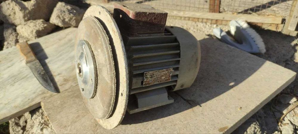 Электродвигатель асинхронный 3фазный 220-380