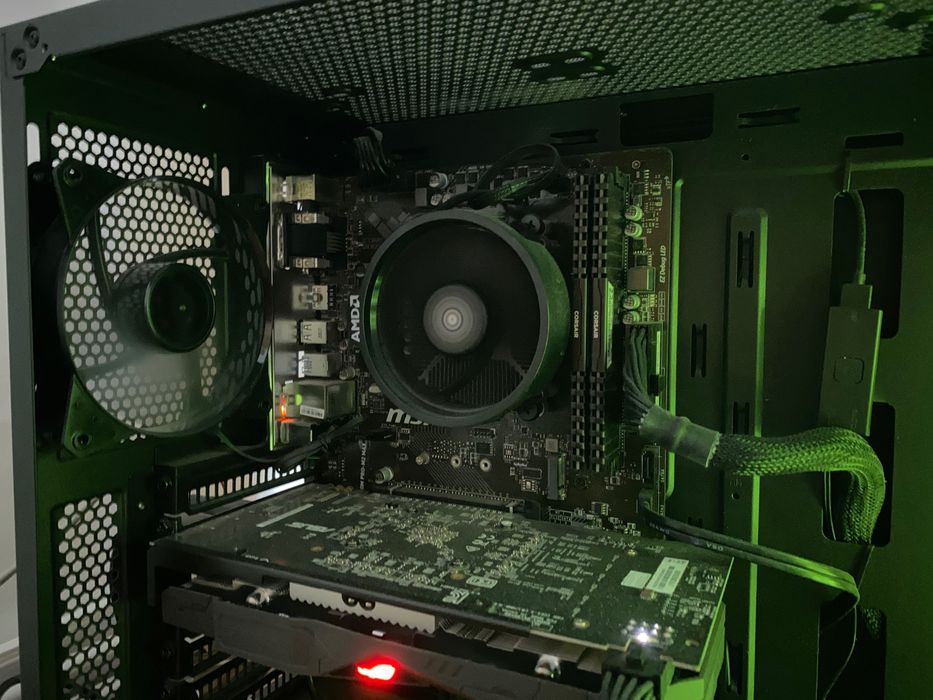 Vând desktop AMD Ryzen 5 3600