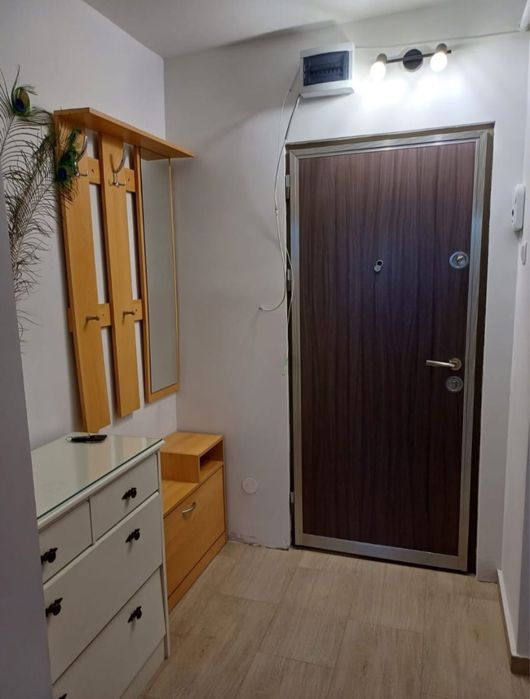 Închiriez apartament
