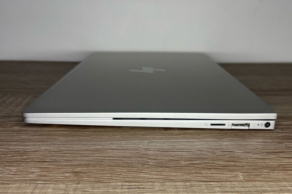 HP ENVY 13, Intel Core i5-10210U, 1.6GHz, 256GB SSD 8GB RAM 2Gb MX 350