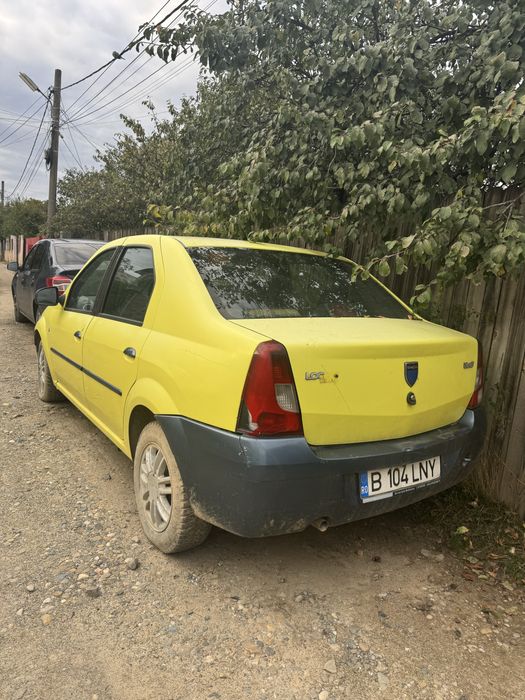 Vând Dacia Logan