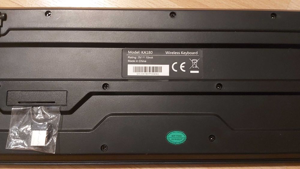 Vând tastatura wireless Delux si tastatura laptop Asus