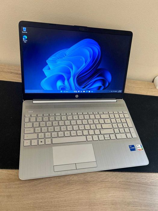 Laptop HP 15 cu Intel Core i5 Generația 11 și Windows 11 Pro