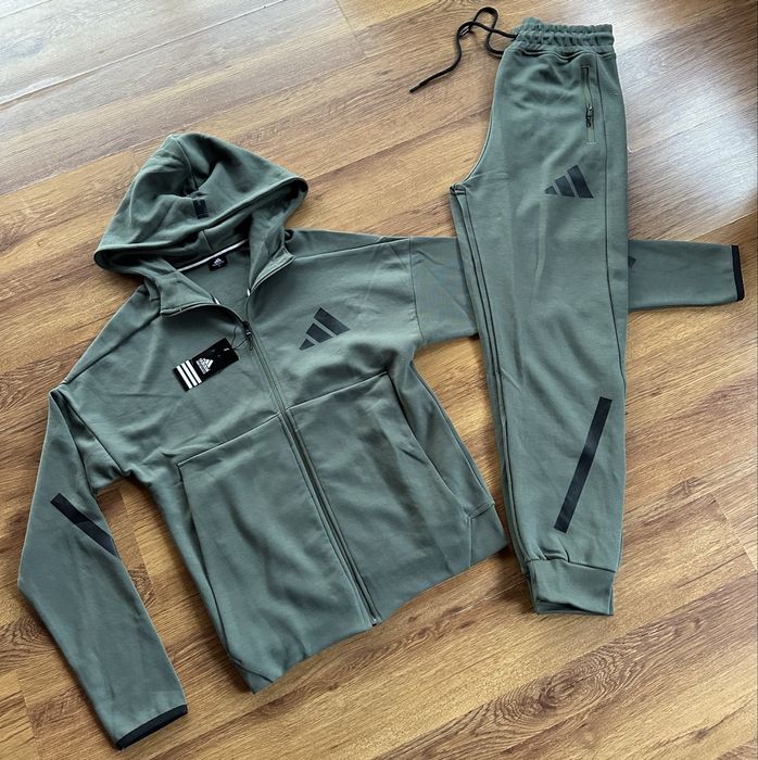 Мъжки,памучен,масленозелен екип Adidas