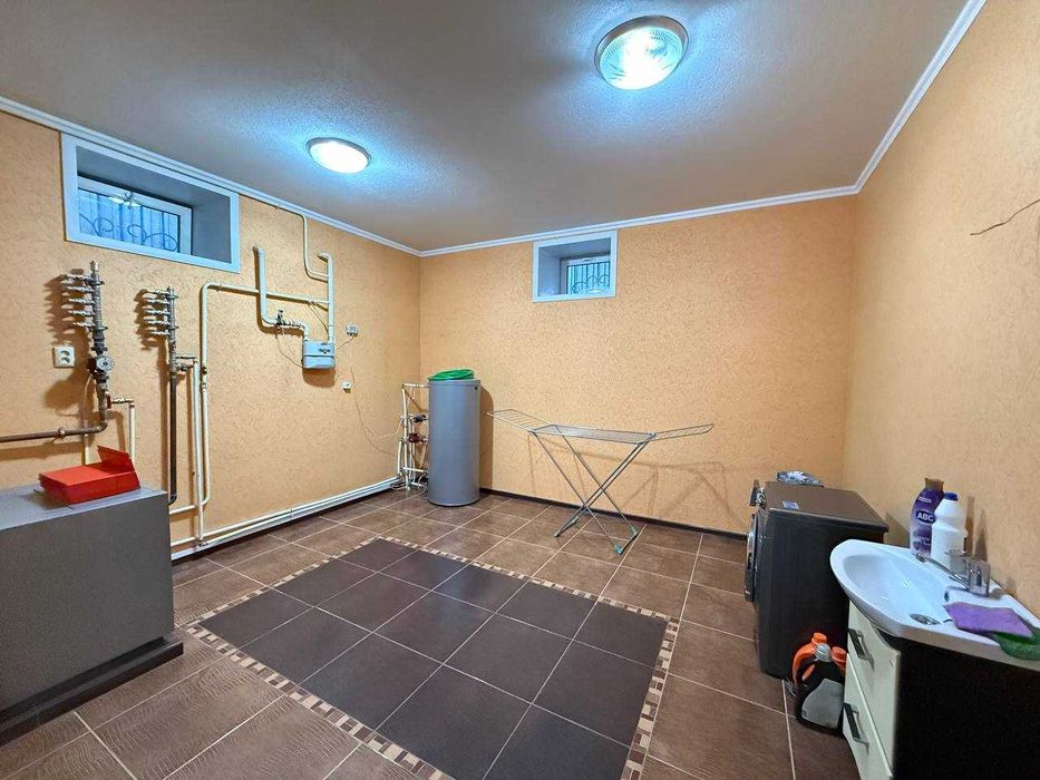 Продается  коттедж в центре города. Можно под коммерцию