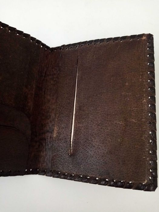 Калъф за тефтер или книга от естествена кожа.