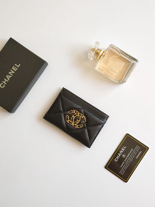 Портфейл Chanel.