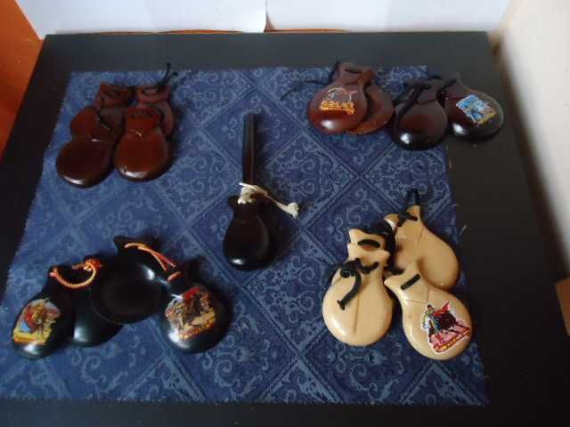 тарамбука, маракас Куба, кастанети, там-там барабанче,барабан-език