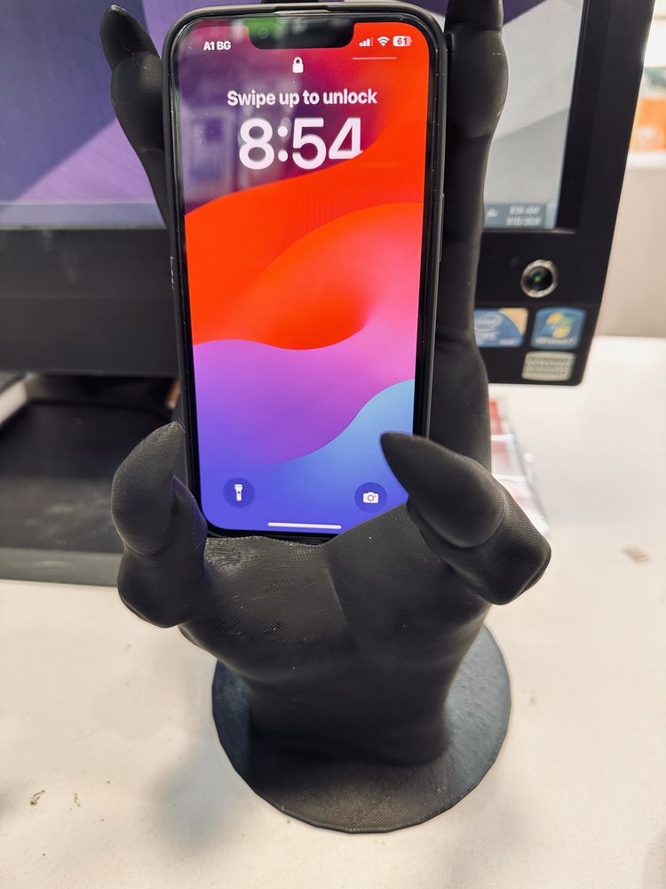 Демонска ръка -стойка за телефон