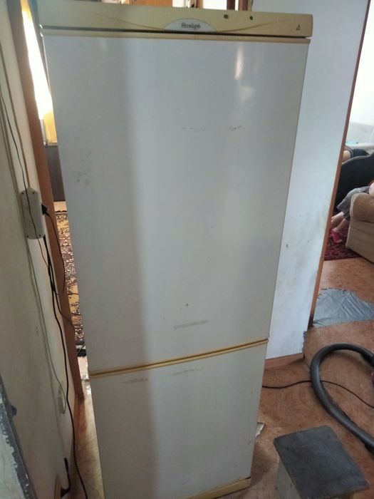 Продам рабочий холодильник
