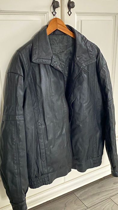 Geaca barbateasca de piele ca noua