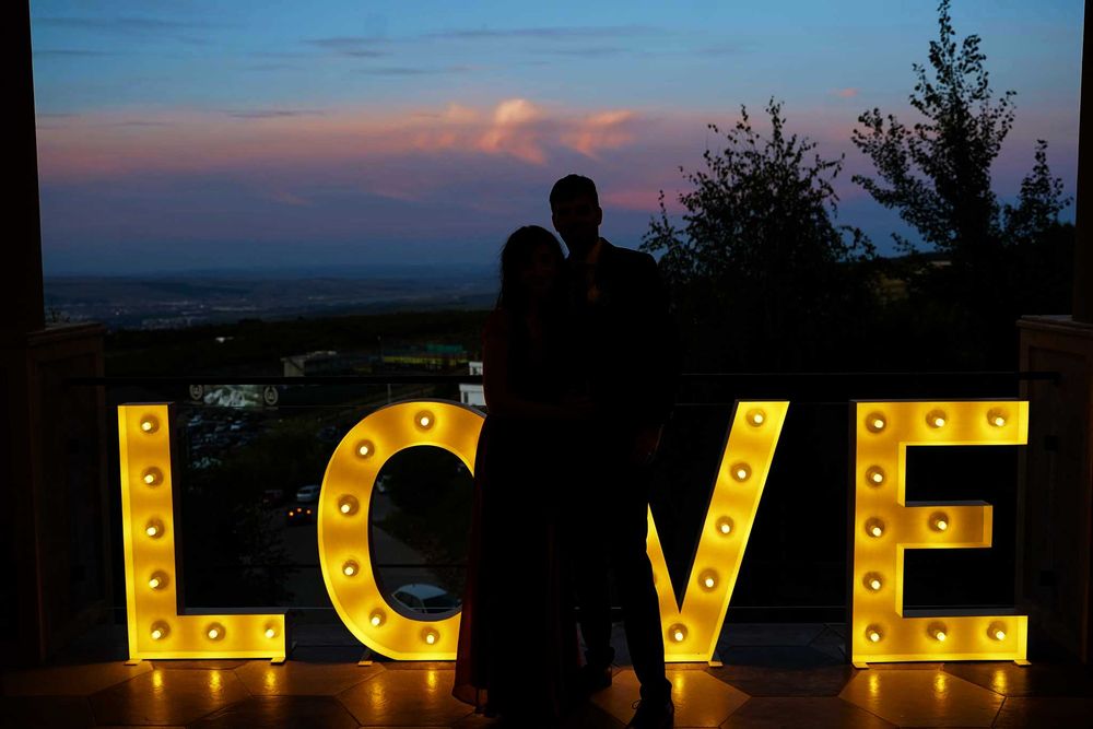 Litere luminoase LOVE de inchiriat