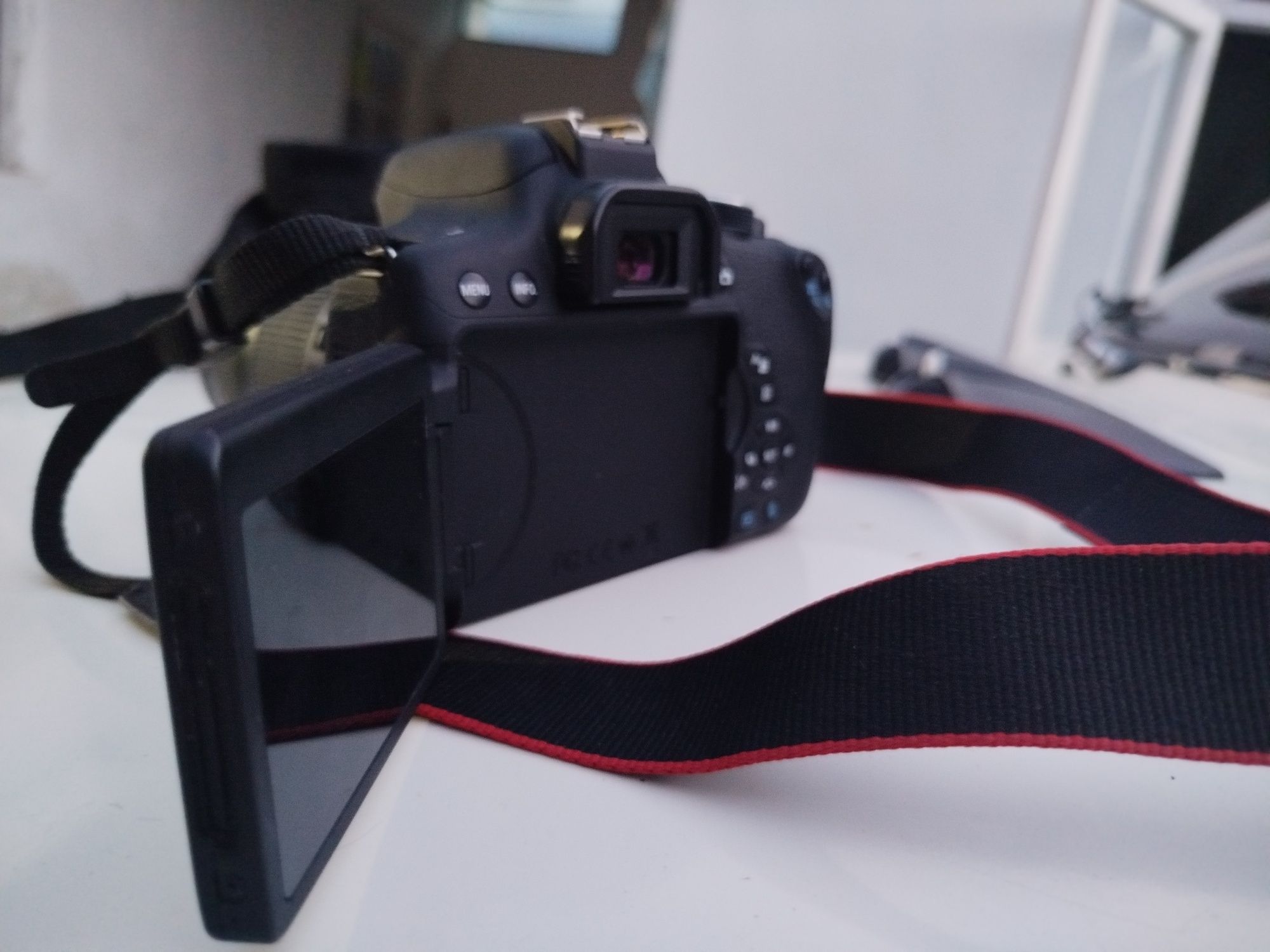 Продаётся canon 750D в отличном состоянии