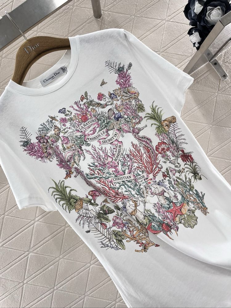 Тениски Chanel, Dior, LV