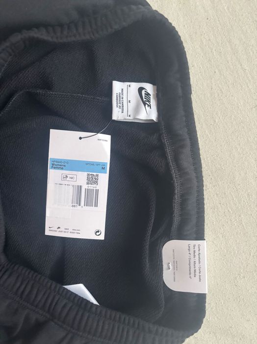 Нов женски къс панталон NIKE, М размер