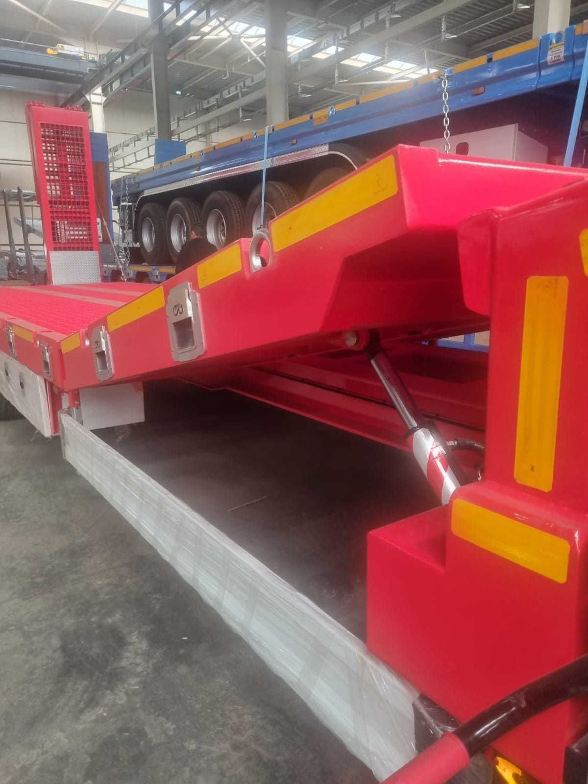 Trailer 3 AXE podea Hidraulică rampe, Duble pt Nacele si Stivuitoare