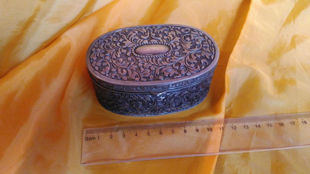 Vand cutie de bijuterii vintage din metal argintat cu model floral