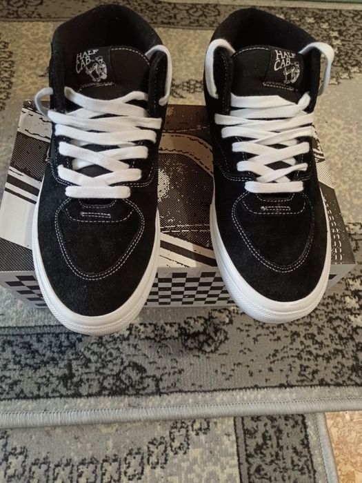 Нови кецове Vans