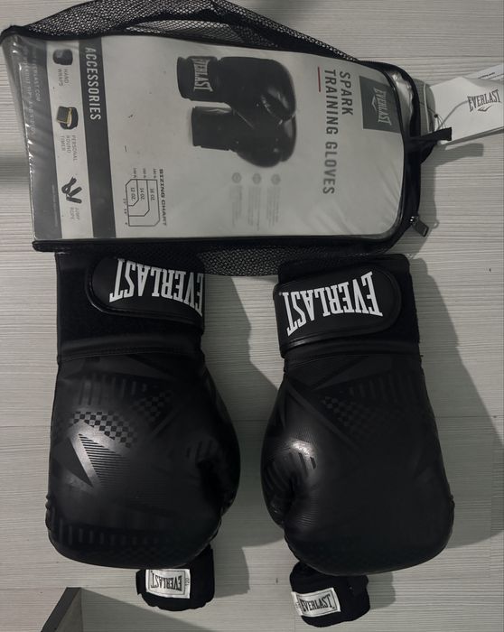 Боксови ръкавици и бинтове(дълги)Everlast 14ounches