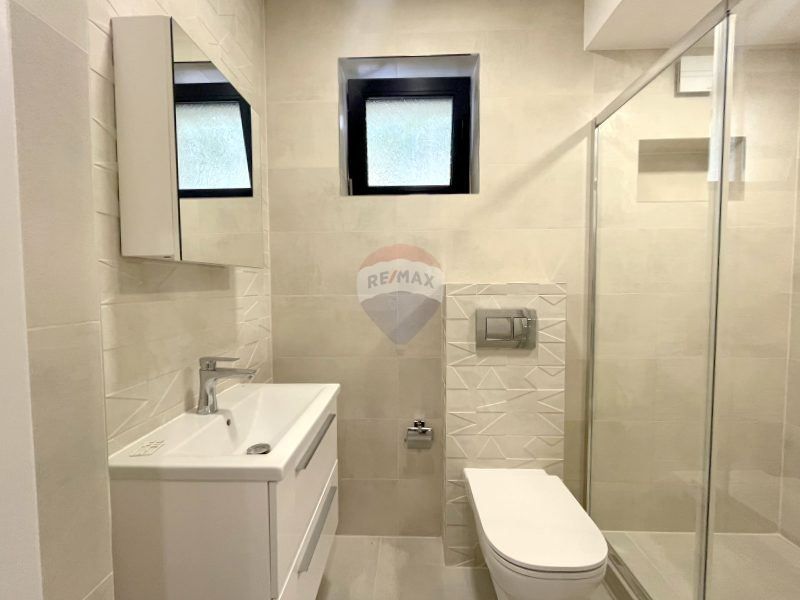 Продава се Четиристаен апартамент в Варна, Нептун - 102 кв.м за 2500 €/кв.м - Снимка #9