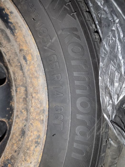 Зимни гуми 185/65/15  дот24 с джанти 4х100 подходящи за японски автом