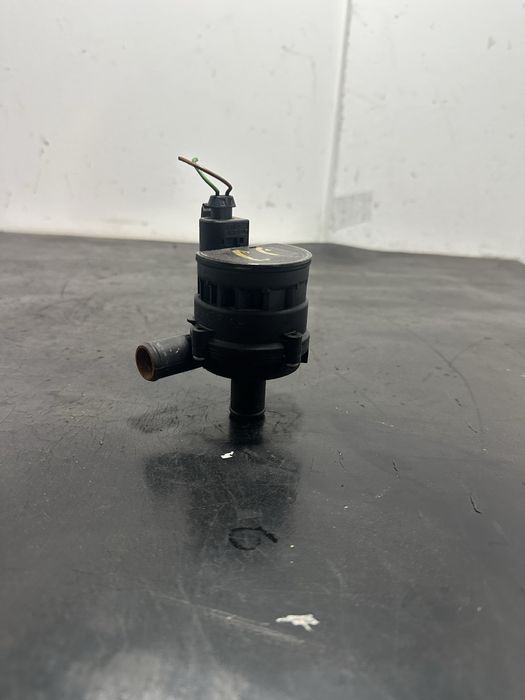 Pompa recirculare apa Mercedes e-class W211 A2118350364 ML W164