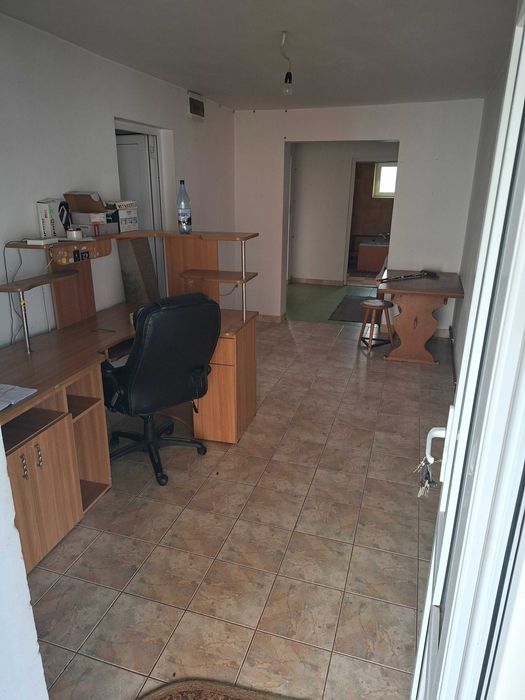 dau in chirie apartament nemobilat zona piata angro Eminescu