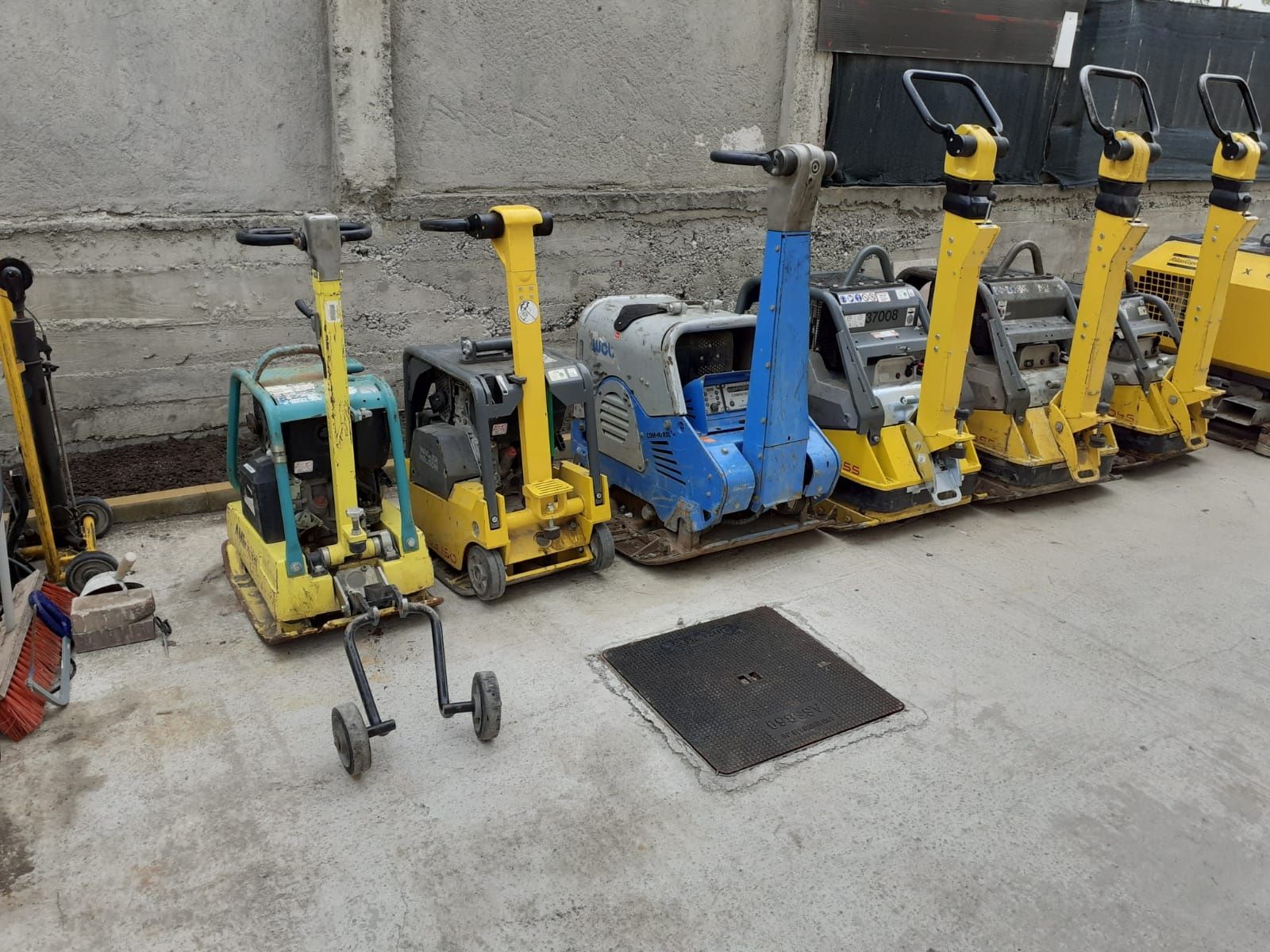 Inchiriez compactor ,mai pamant, talpa