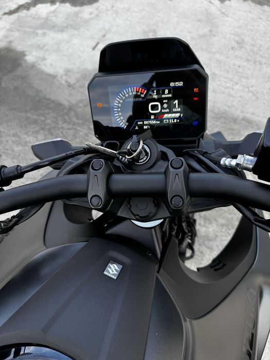 Suzuki GSX-8S , 7.000 km, garanție 2029