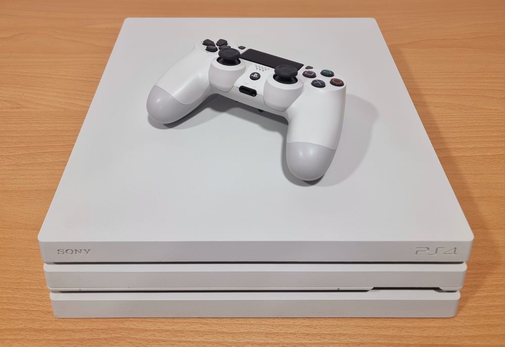 Playstation 4 PRO WHITE