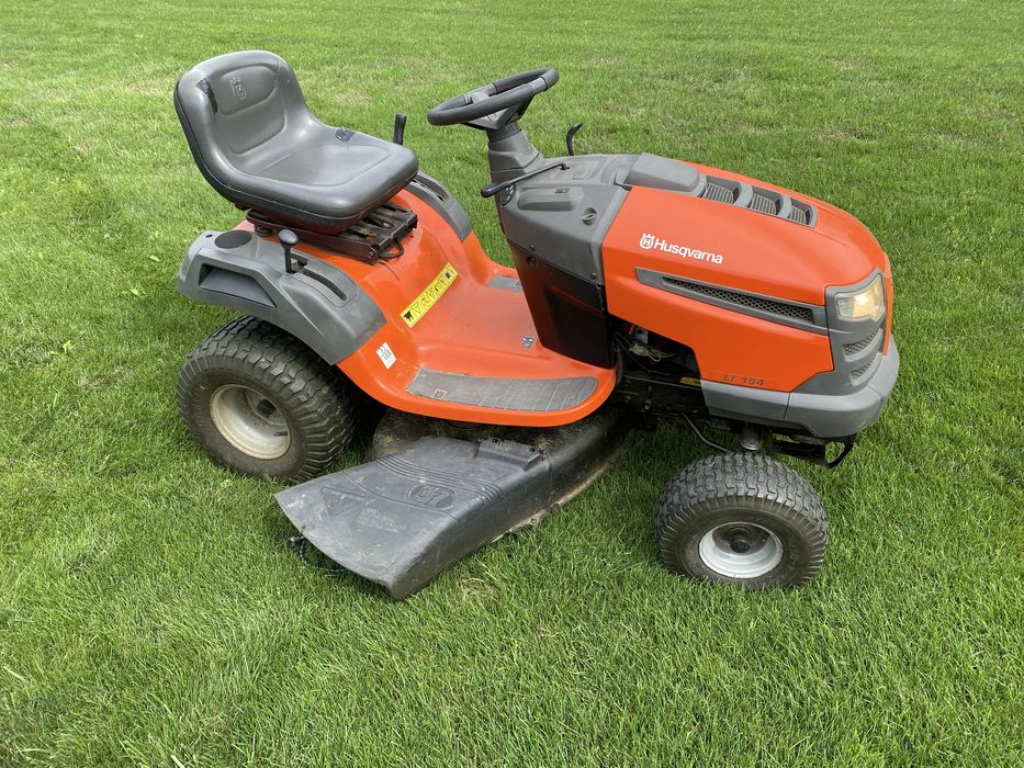Tractoras de tuns iarba Husqvarna LT 154