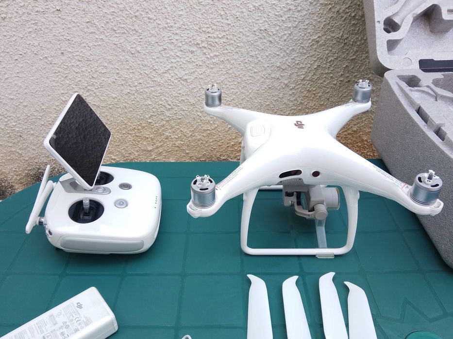 професионален дрон dji phantom 4 pro V.2.0 в перфектно състояние