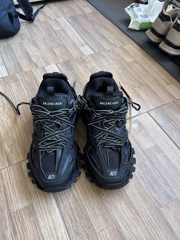 balenciaga track