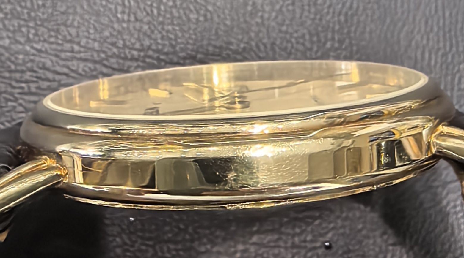 Продава Златен швейцарски ZUBLIN,Automatic,Swiss Made. 
Це