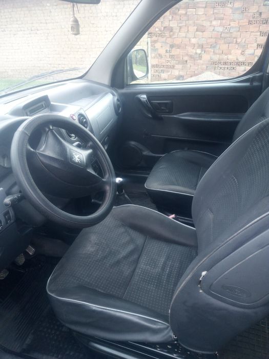 Продавам Пежо Партнер