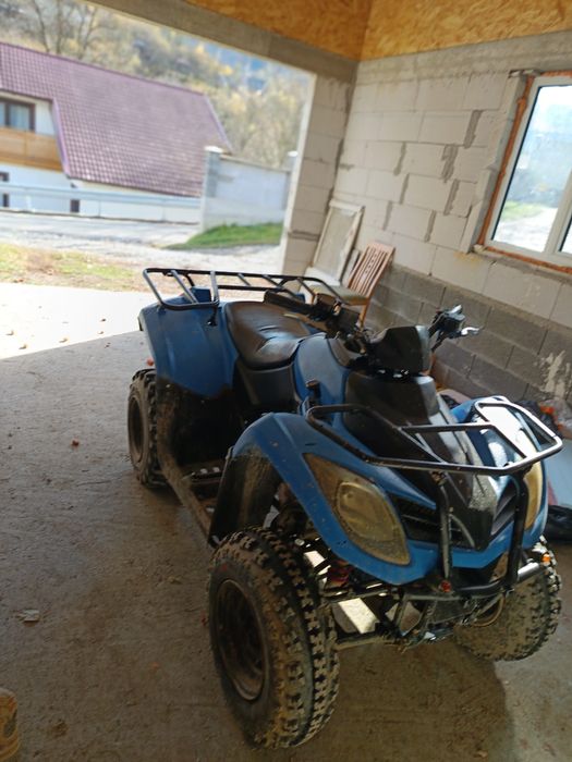 Vând      Kymco 300