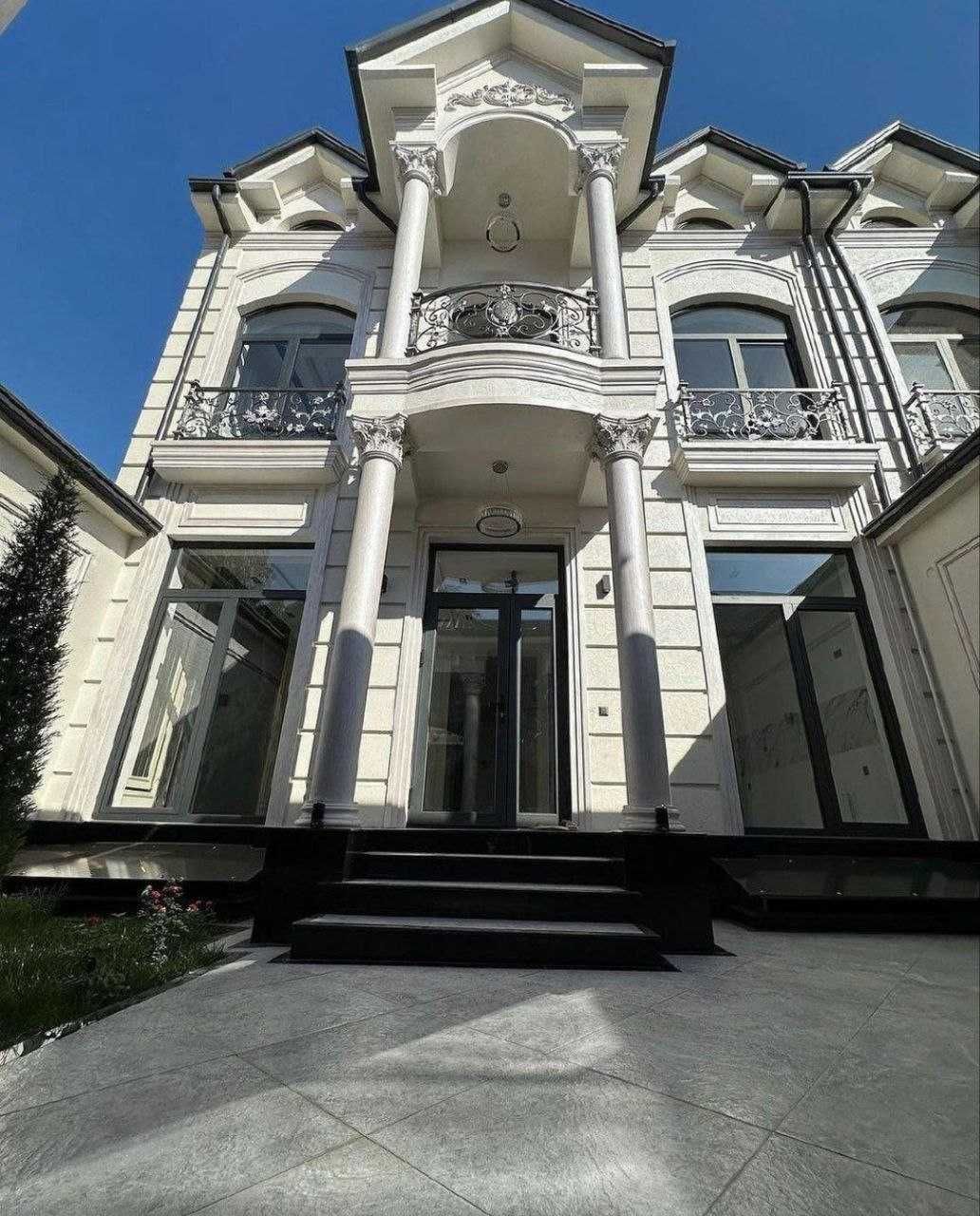 Uy xovli sotiladi 8 xona  дом продается