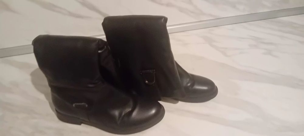 Дамски обувки от естествена кожа.