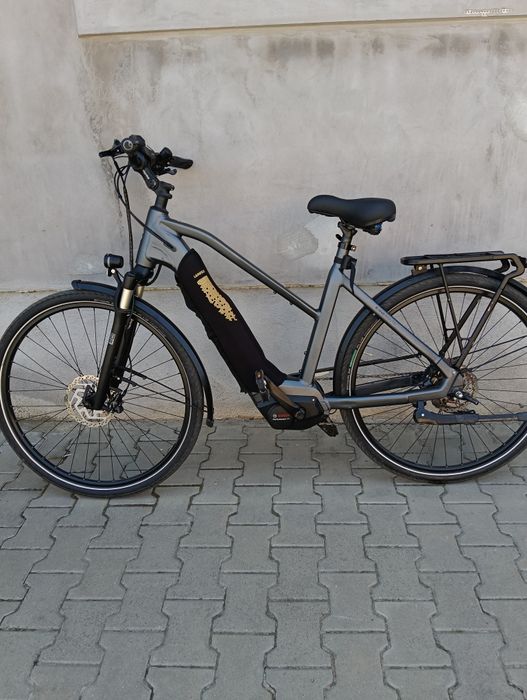 Vand bicicleta trekking sport electrica urgent, ușor negociabil